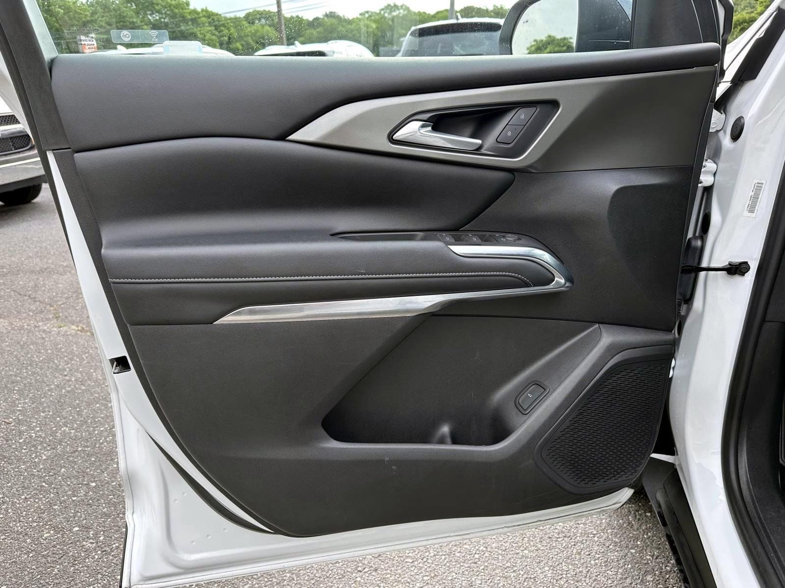 Used 2024 Chevrolet Traverse LT FWD image 8