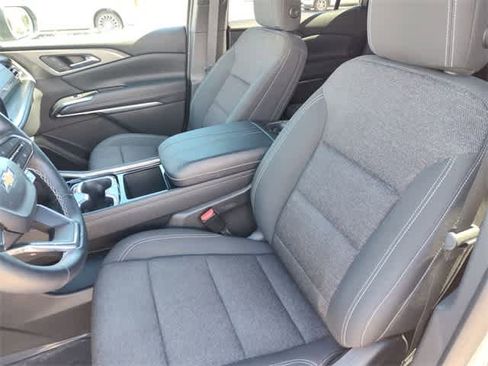 Used 2025 Chevrolet Traverse LT w/ Driver Confidence Package image 14