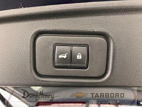 Used 2025 Nissan Pathfinder SV FWD image 38