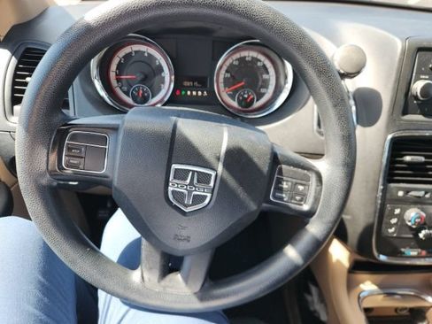 Used 2016 Dodge Grand Caravan SXT FWD image 10