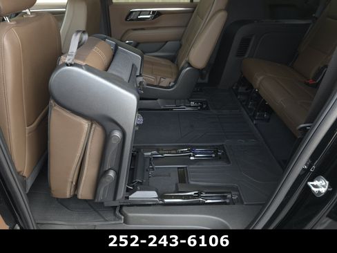 Used 2025 Chevrolet Suburban High Country AWD/4WD image 34