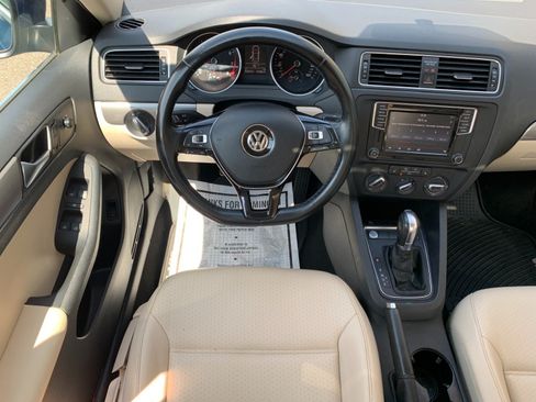 Used 2017 Volkswagen Jetta SE FWD image 29
