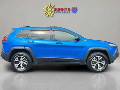Used 2017 Jeep Cherokee Trailhawk w/ Cold Weather Group AWD/4WD image 9
