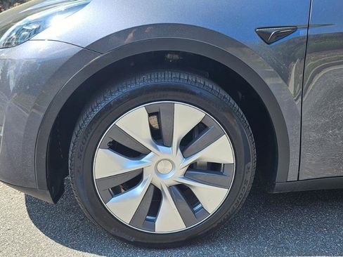 Used 2023 Tesla Model Y Long Range image 18