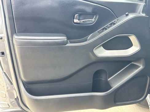 Used 2025 Nissan Frontier SV w/ Tow Package image 25