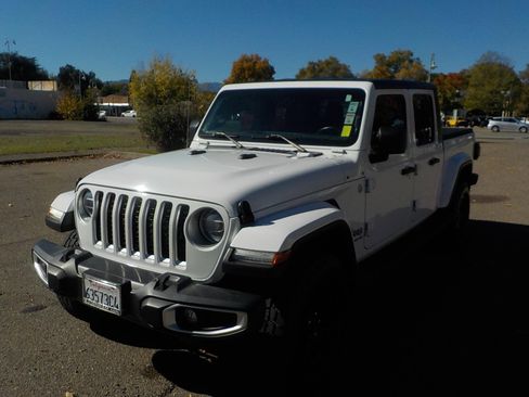 Used 2022 Jeep Gladiator Overland w/ Popular Equipment Package image 1