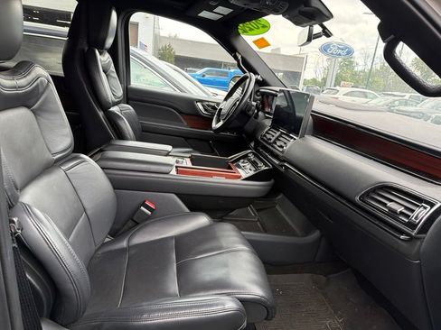 Certified 2022 Lincoln Navigator Reserve w/ Monochromatic Package AWD/4WD image 5