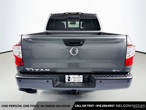 Used 2019 Nissan Titan SV w/ SV Convenience Package RWD image 6