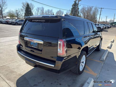 Used 2020 GMC Yukon XL Denali w/ Denali Premium Package AWD/4WD image 5
