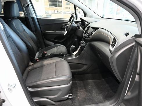 Used 2022 Chevrolet Trax LT w/ Sport Edition image 10