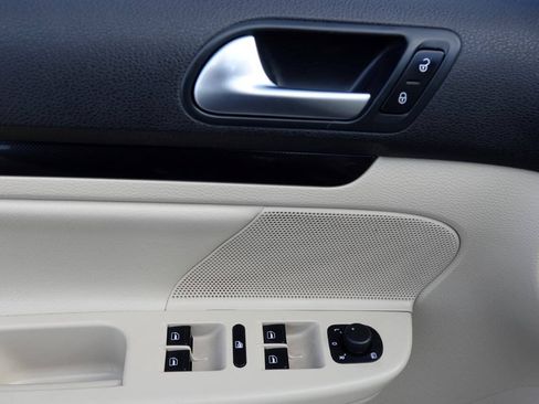 Used 2012 Volkswagen Jetta TDI FWD image 56