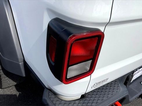 Certified 2022 Jeep Gladiator Mojave image 33