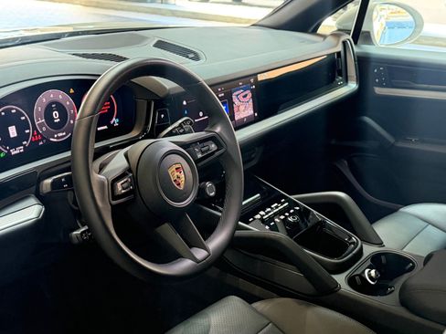 Certified 2024 Porsche Cayenne AWD/4WD image 3