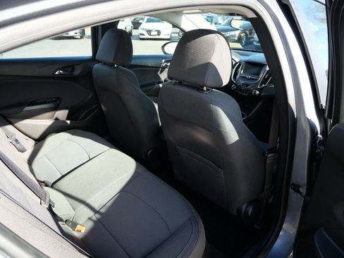 Used 2018 Chevrolet Cruze LT w/ Convenience Package FWD image 26