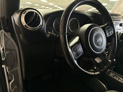 Used 2018 Jeep Wrangler Unlimited Sahara AWD/4WD image 21