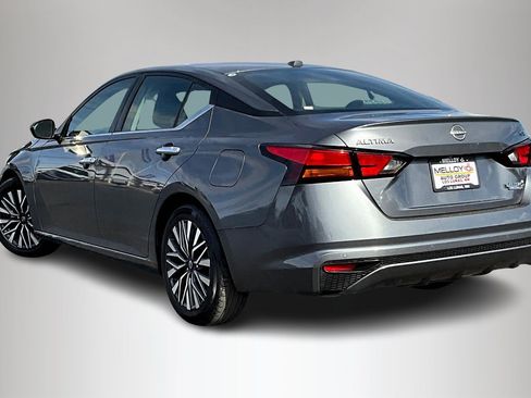 Used 2024 Nissan Altima 2.5 SV image 4
