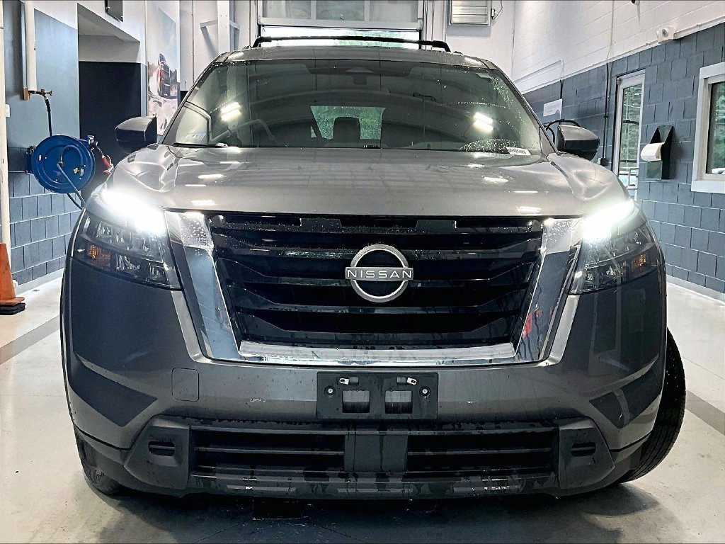 Used 2025 Nissan Pathfinder SV w/ SV Premium Package AWD/4WD image 2