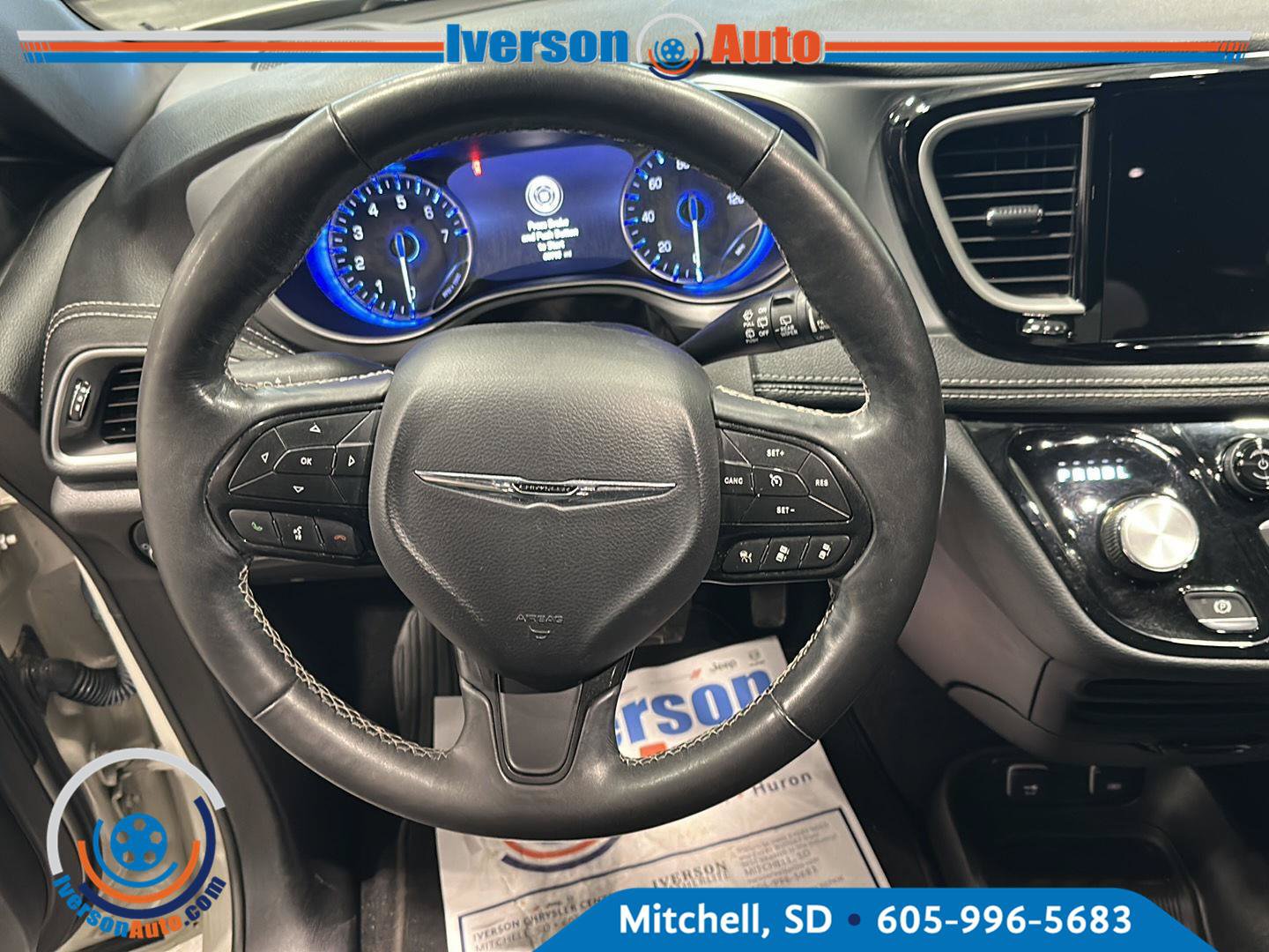 Used 2021 Chrysler Pacifica Touring-L w/ S Appearance Package AWD/4WD image 16
