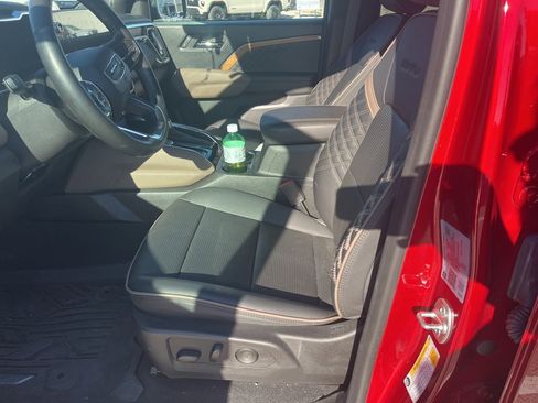 Used 2024 GMC Canyon Denali image 11