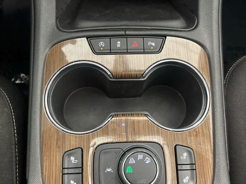 Used 2023 GMC Acadia SLE w/ Driver Convenience Package image 32