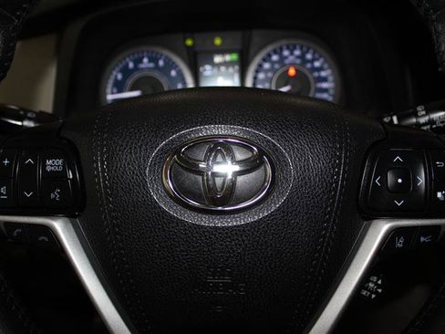 Used 2020 Toyota Sienna XLE AWD/4WD image 16