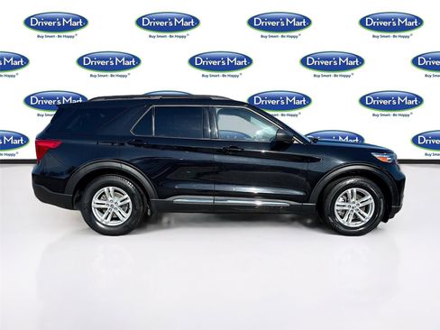 Used 2023 Ford Explorer XLT w/ Equipment Group 202A RWD image 8