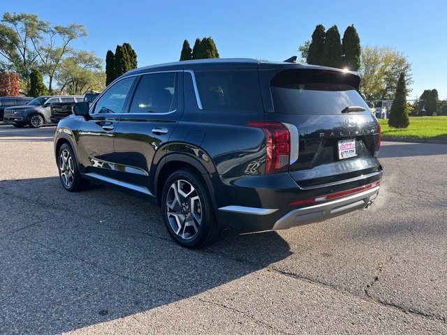 Used 2024 Hyundai Palisade SEL w/ Premium Package FWD image 3