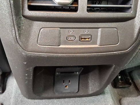 Used 2024 Chevrolet Colorado Z71 w/ Z71 Convenience Package 2 image 11