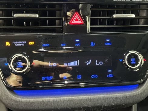 Used 2022 Hyundai Ioniq Limited image 23