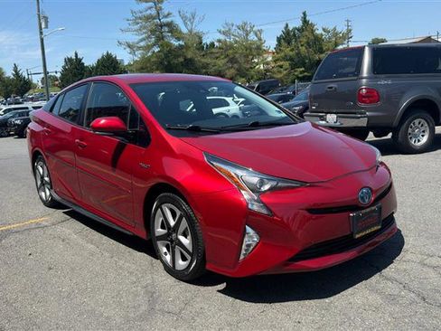 Used 2017 Toyota Prius Three Touring w/ Protection Package FWD image 2