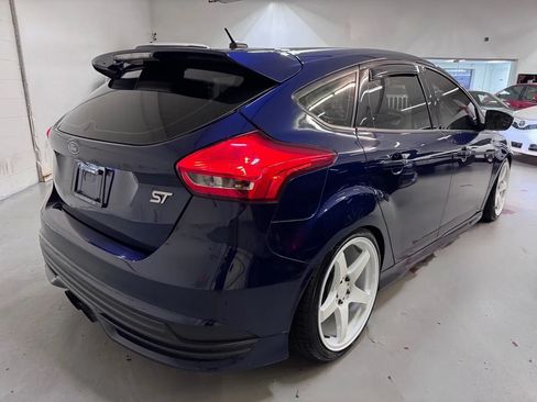 Used 2017 Ford Focus ST FWD image 3