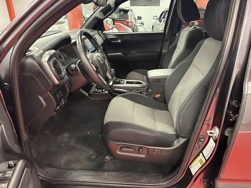 Used 2022 Toyota Tacoma TRD Sport AWD/4WD image 10