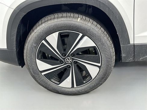 New 2026 Volkswagen Taos SE AWD/4WD image 7