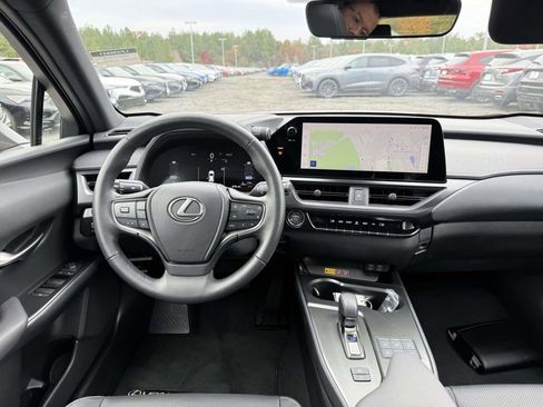Used 2025 Lexus UX 300h AWD image 8