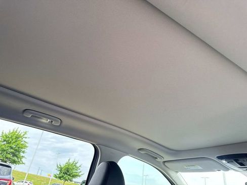Used 2025 Kia Sorento S w/ Panoramic Sunroof Package FWD image 16