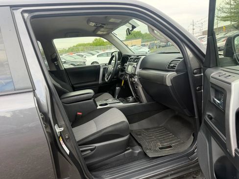 Used 2016 Toyota 4Runner SR5 AWD/4WD image 12