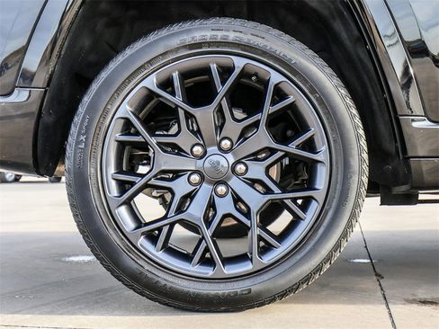 Used 2025 Jeep Grand Cherokee Summit image 9