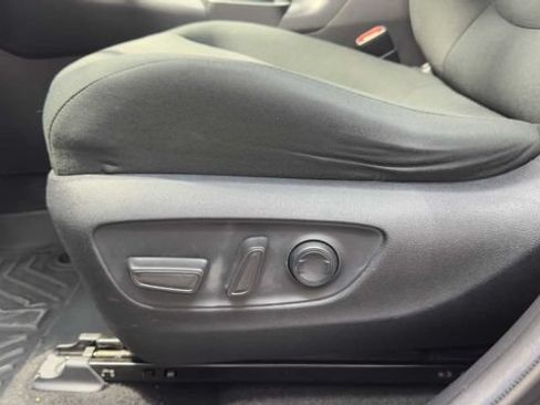 Used 2021 Toyota RAV4 XLE FWD image 21