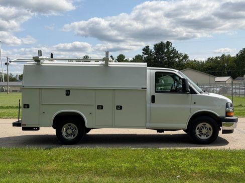 Used 2022 Chevrolet Express 3500 w/ Power Convenience Package RWD image 7