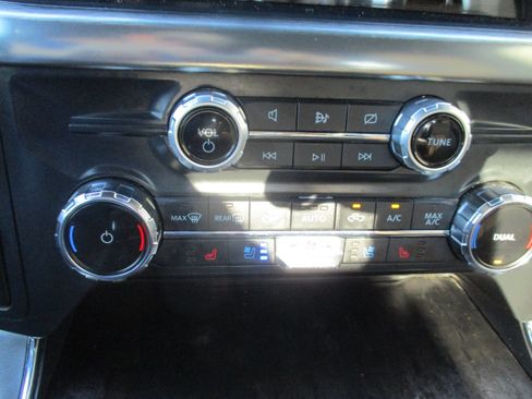 Used 2022 Ford F150 Lariat RWD image 12