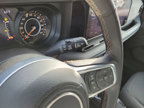 Used 2024 Jeep Wrangler Sahara image 23