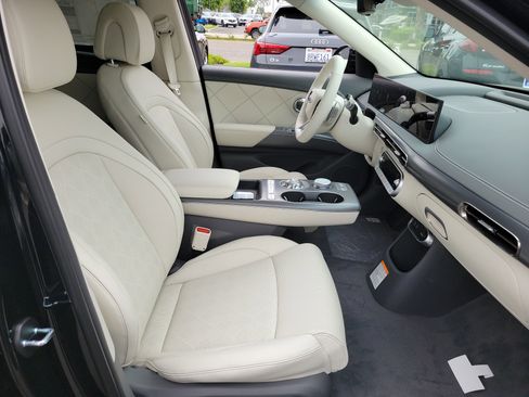 New 2026 Genesis GV60 Advance image 15