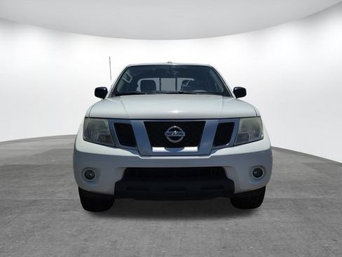Used 2018 Nissan Frontier SV RWD image 2