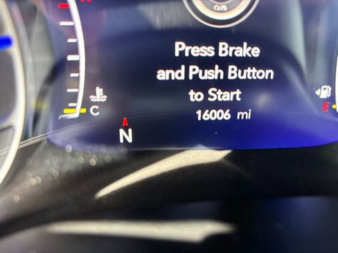 Used 2024 Chrysler Pacifica Limited image 23