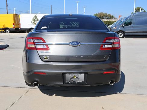 Used 2019 Ford Taurus SE image 4