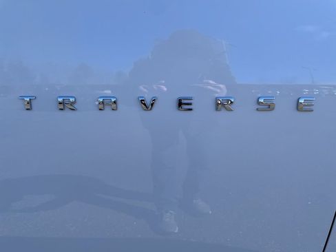 Used 2023 Chevrolet Traverse LT image 10