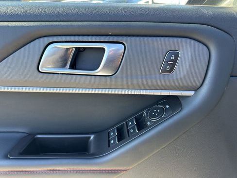 Used 2025 Ford Explorer ST-Line w/ ST-Line Street Pack image 27