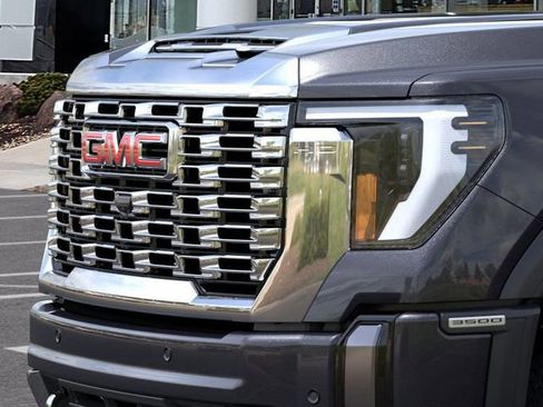 New 2025 GMC Sierra 3500 Denali w/ Denali Reserve Package image 13