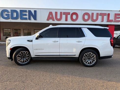 Used 2023 GMC Yukon Denali Ultimate AWD/4WD image 3