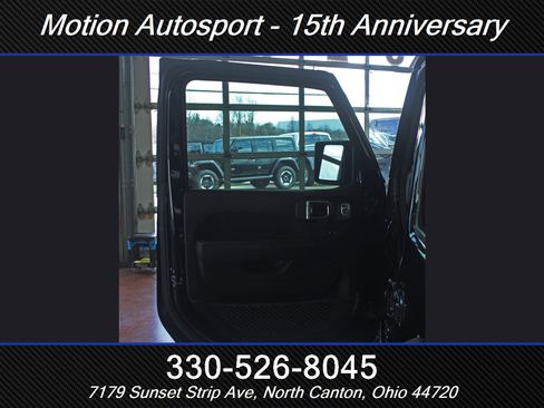 Used 2018 Jeep Wrangler Unlimited Sahara image 17